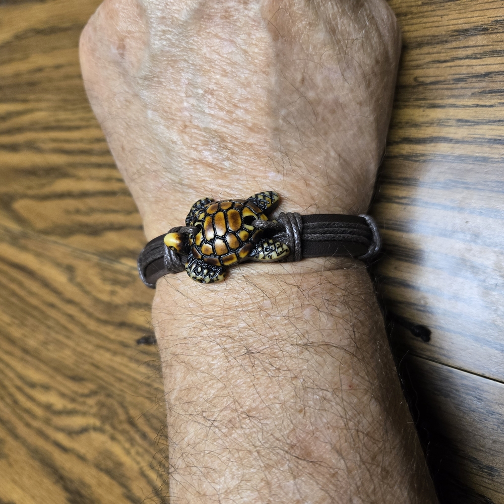 NWT Unisex Leather Turtle Bracelet.